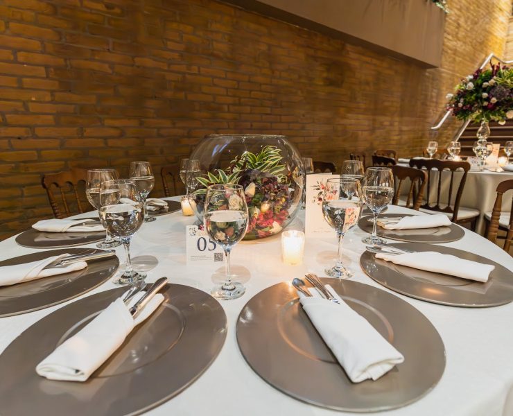 tableware in restaurant