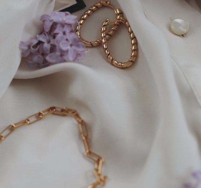 Ankle Bracelets: A Universal Fashion Trend Across Cultures